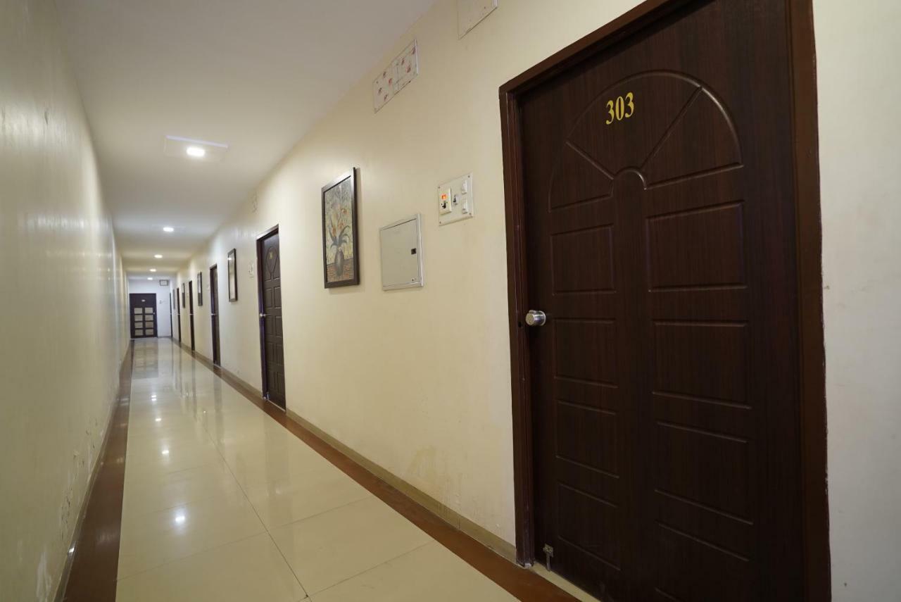 אחמדאבאד Hotel Royal מראה חיצוני תמונה