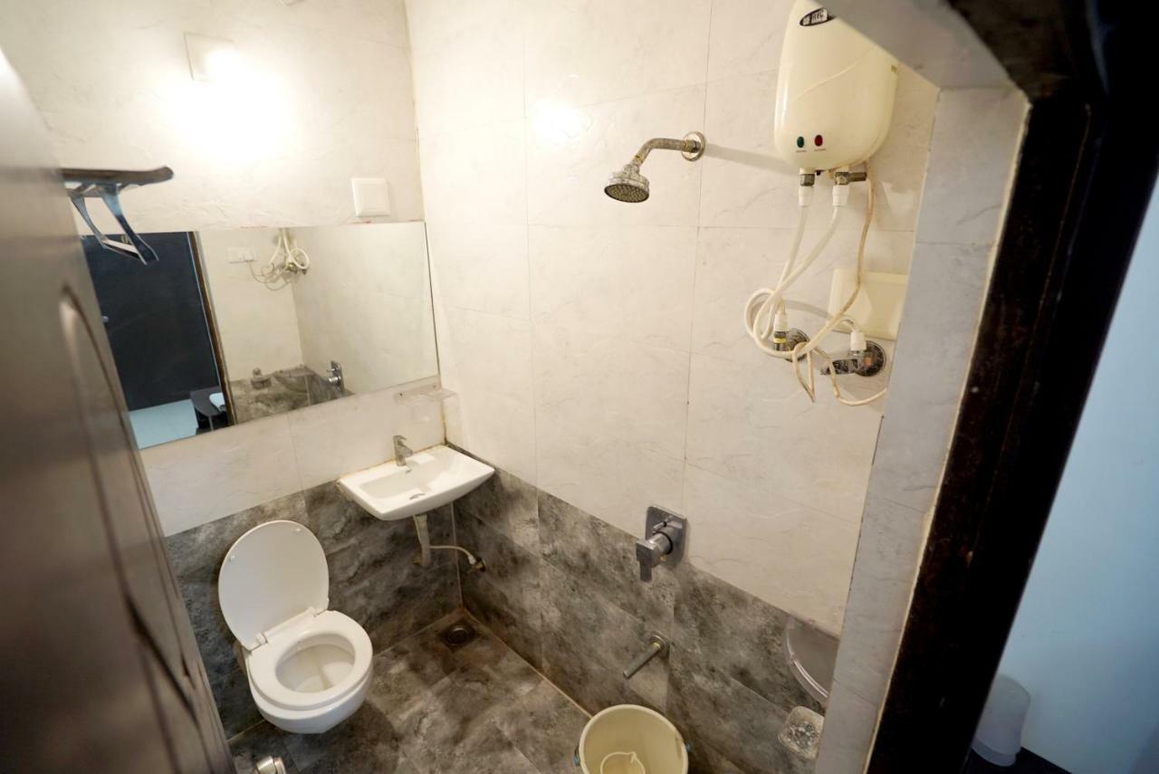 אחמדאבאד Hotel Royal מראה חיצוני תמונה